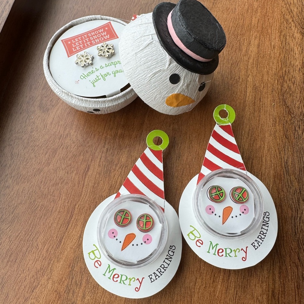 Festive holiday Earrings in holiday gift packaging Set lot of 3 NWT
